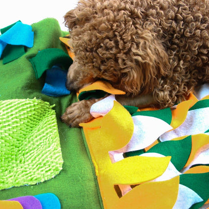 Dog Feeding and Snuffle Mat for Small Dogs - Non-Slip Activity Blanket for Foraging Skills and Stress Relief (Size S, Green, 17.7 x 19.7 in / 45 x 50 cm)